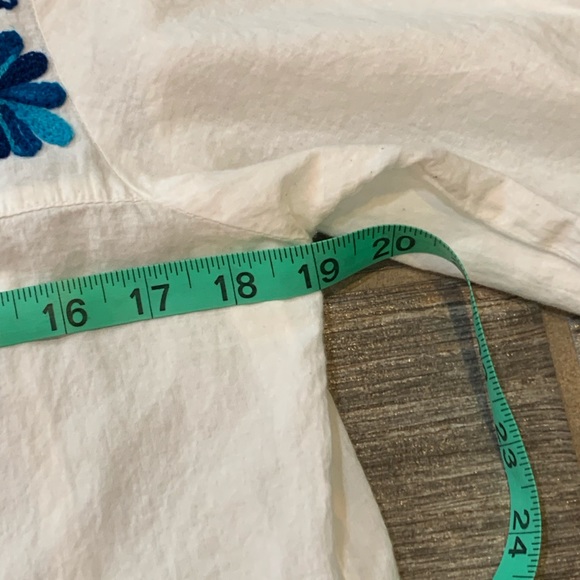 Adorable Peasant Blouse by Chic Connection.  Size Medium.. Like New - Picture 9 of 11